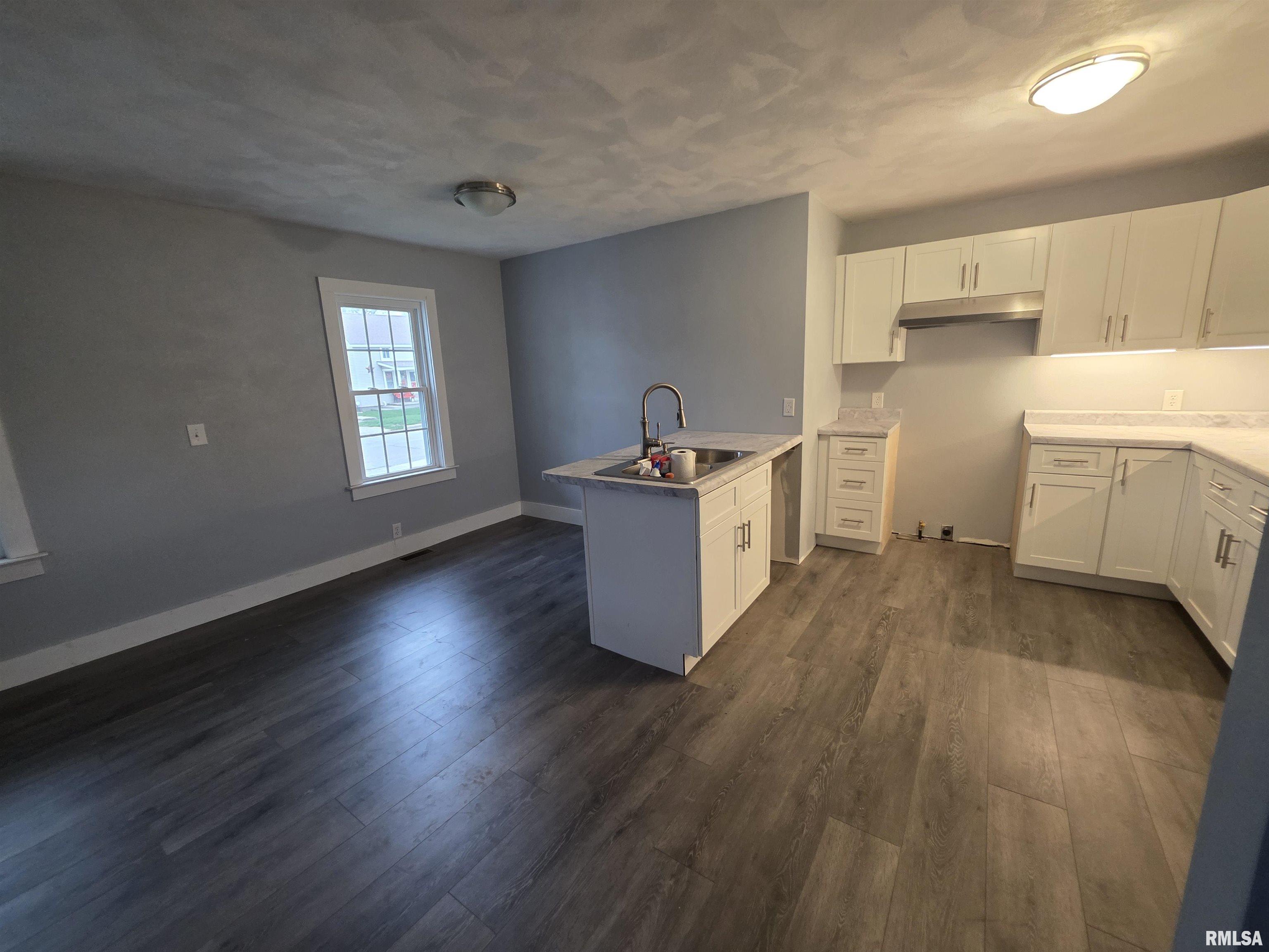 435 North Ave B Canton, IL 61520 - Photo 7 of 18