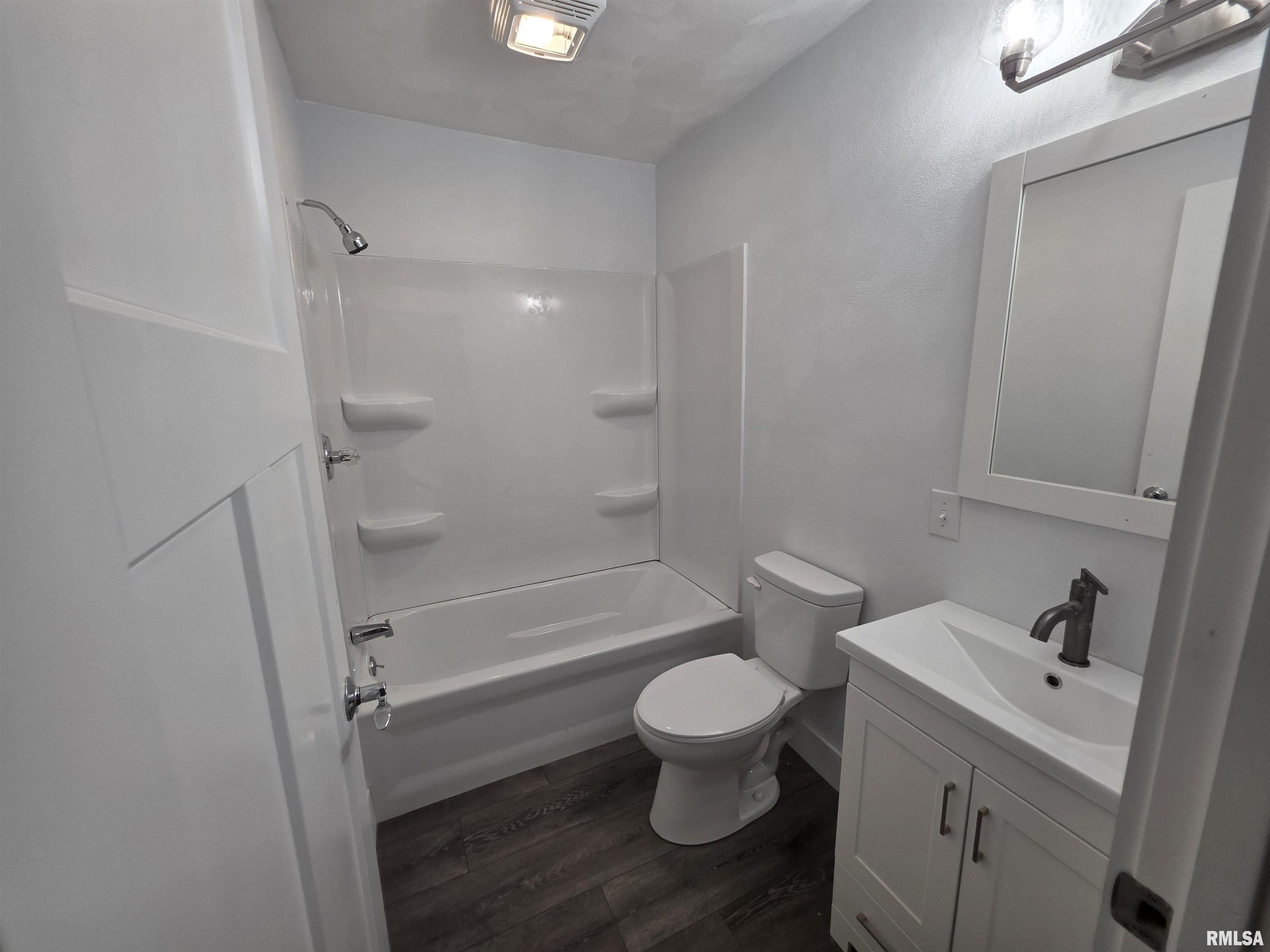 435 North Ave B Canton, IL 61520 - Photo 8 of 18