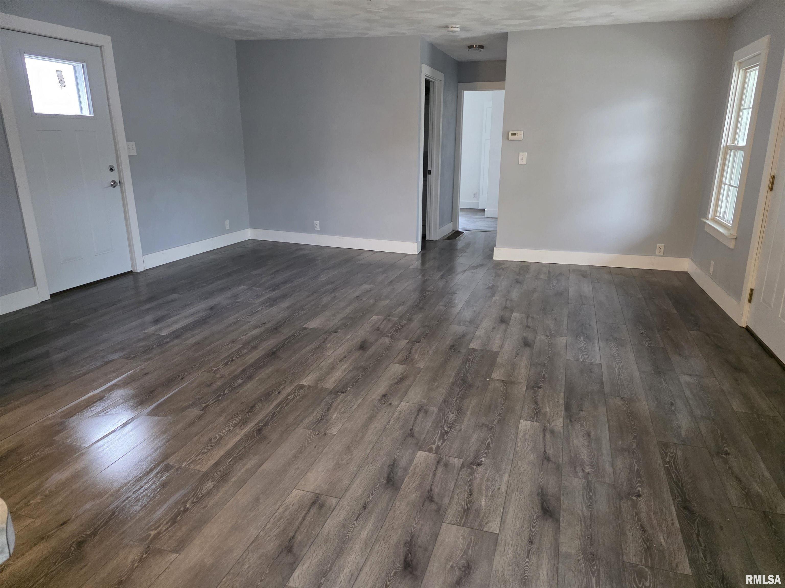 435 North Ave B Canton, IL 61520 - Photo 9 of 18