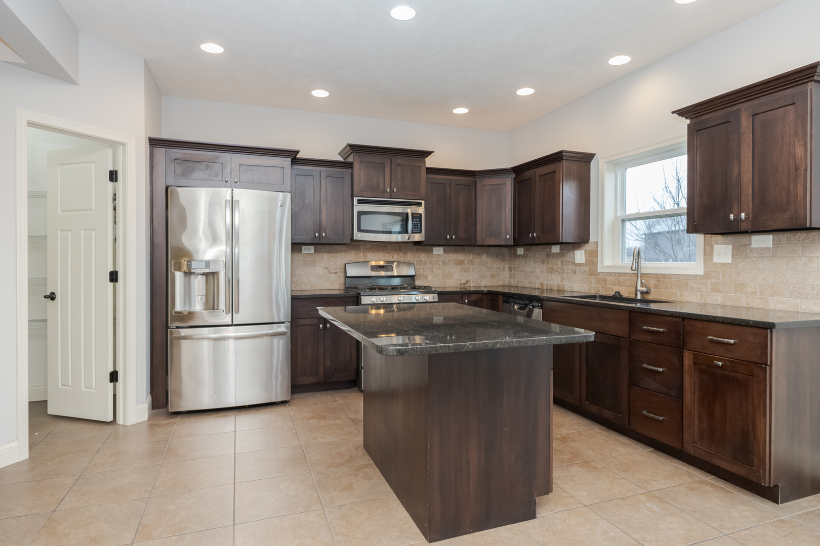 5006 Longfield Road Bloomington, IL 61705 - Photo 14 of 44 Gallery Image 14