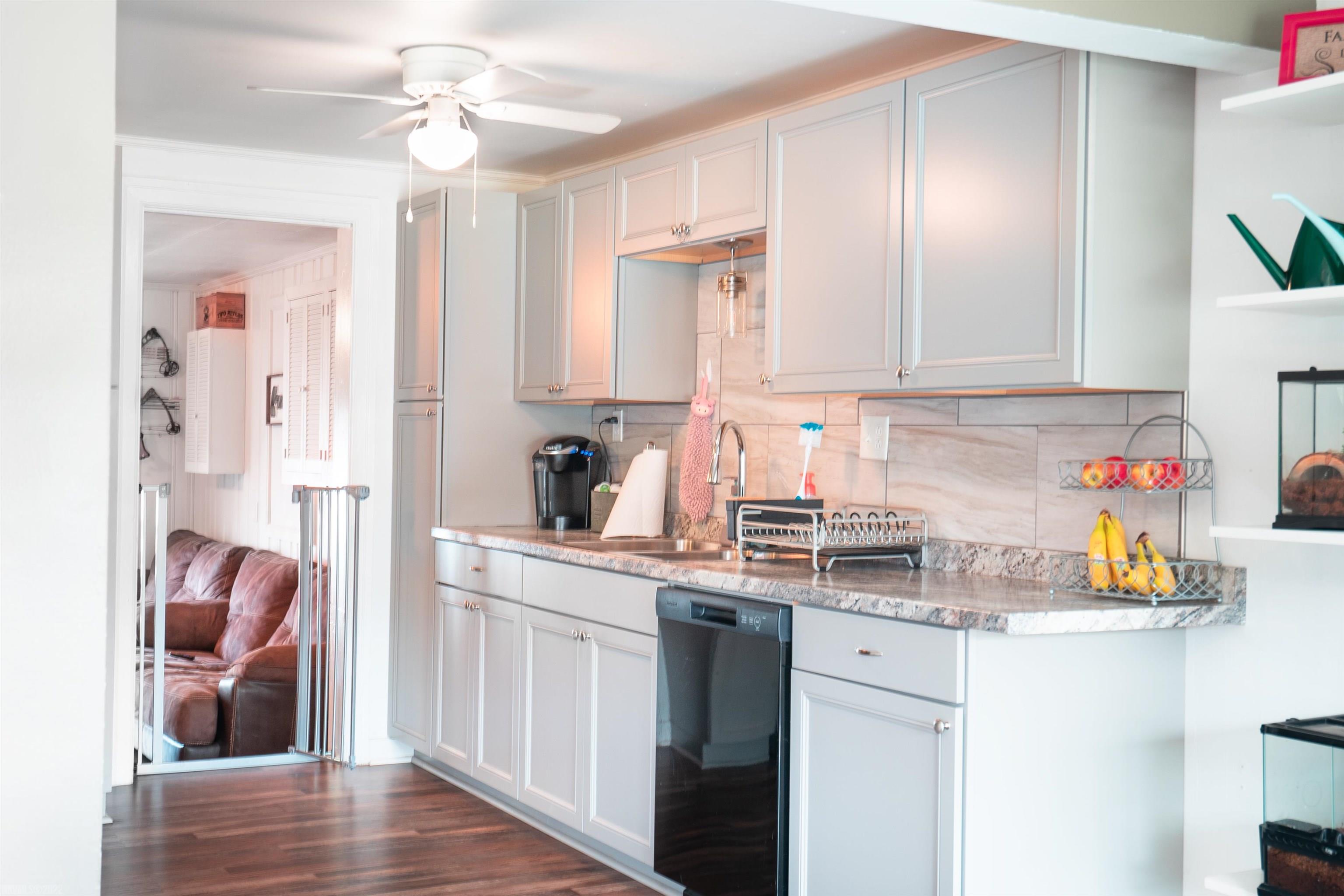 652 Mercer Road Rich Creek, VA 24147 - Photo 5 of 16 Gallery Image 5