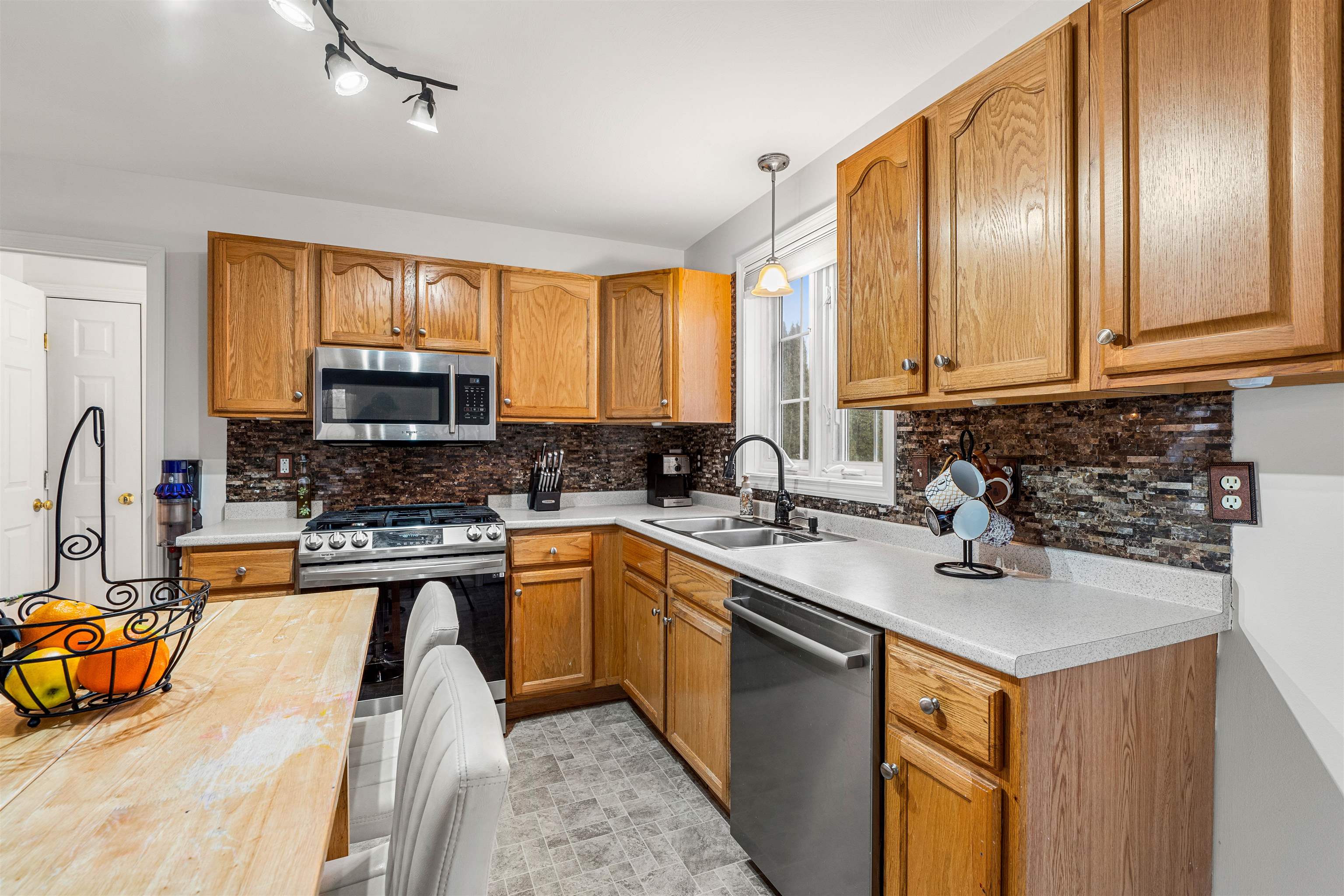 19 Whittemore Road Pembroke, NH 03275 - Photo 6 of 51