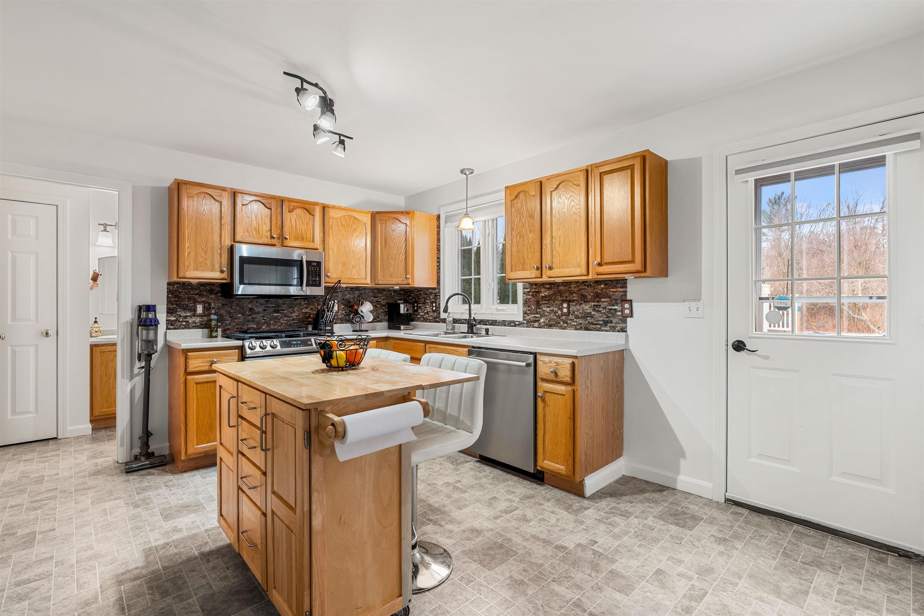 19 Whittemore Road Pembroke, NH 03275 - Photo 7 of 51