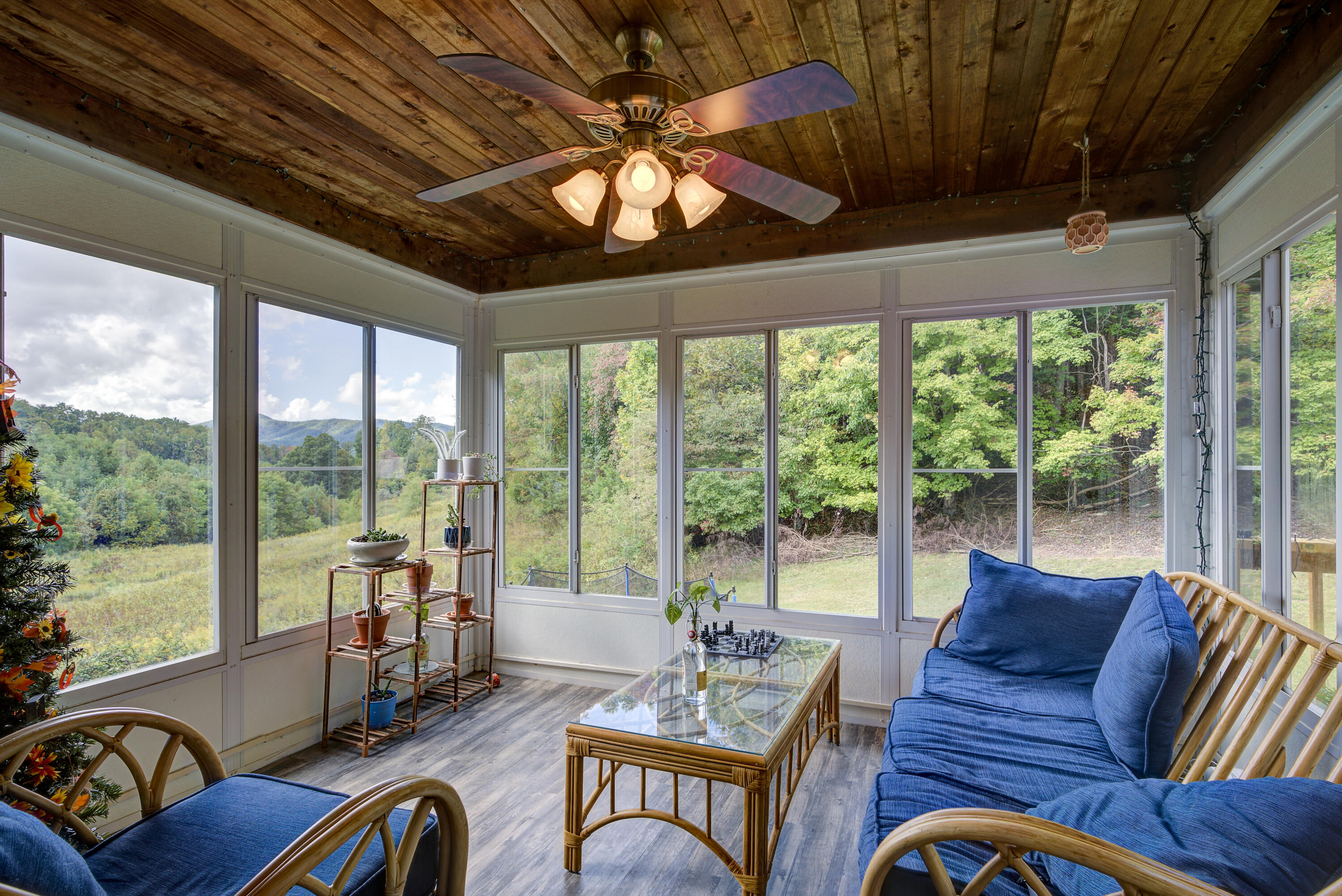 3035 Marbleton Road Unicoi, TN 37692 - Photo 34 of 58 Sunroom