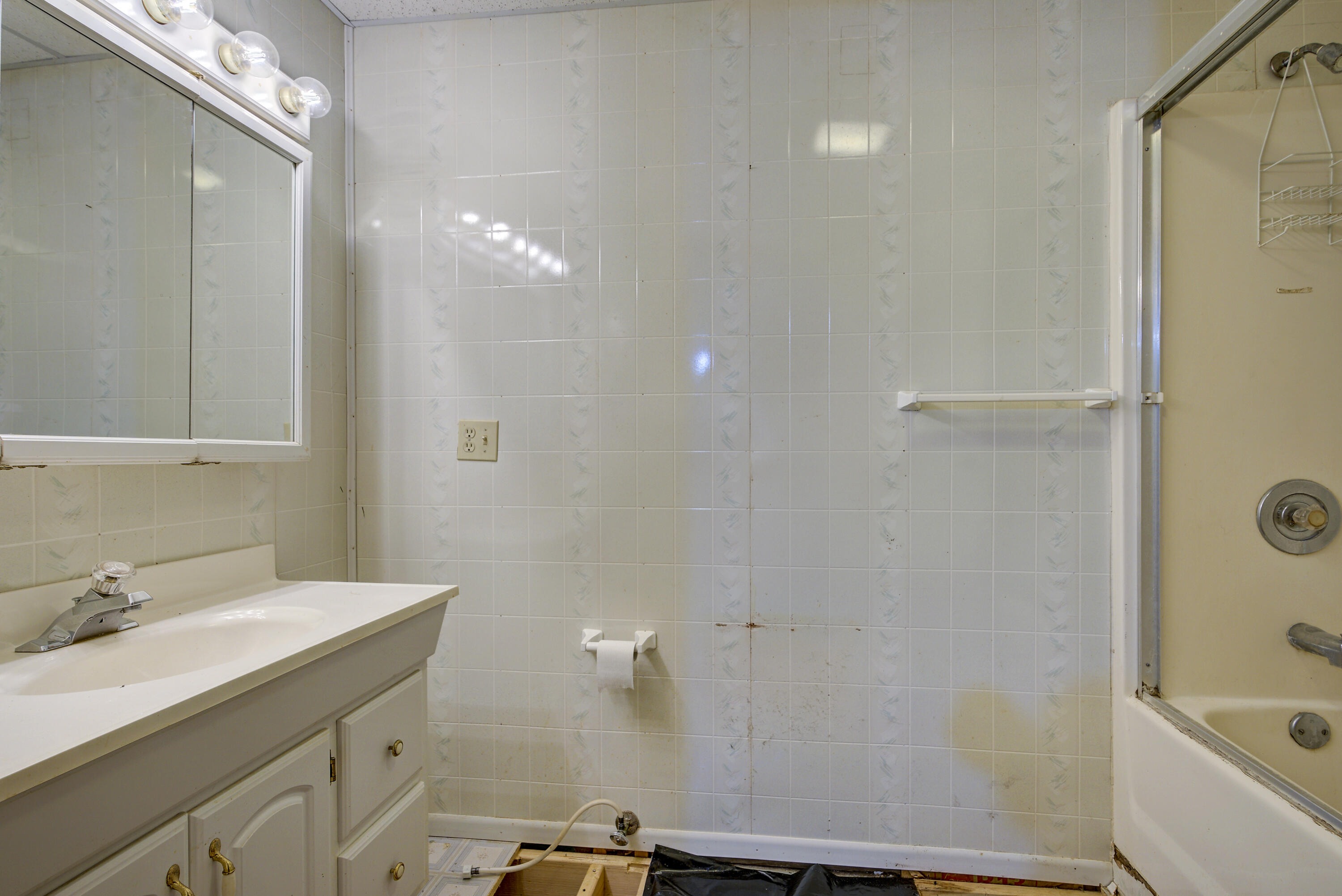 3035 Marbleton Road Unicoi, TN 37692 - Photo 42 of 58 Basement Full Bath