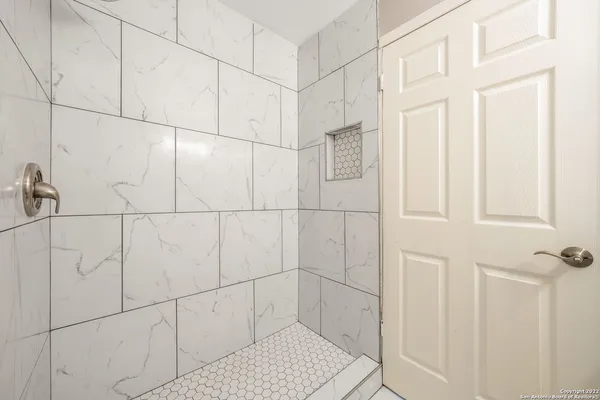 $2,100 | 810 East Euclid Avenue, San Antonio, TX 78212
