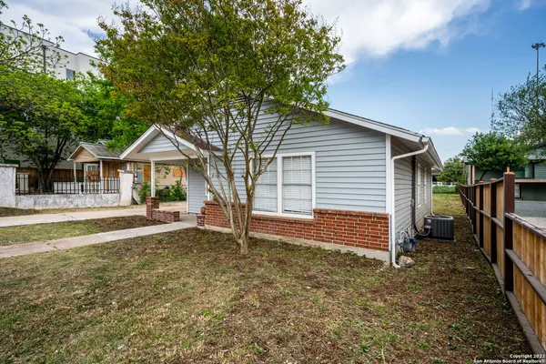 $2,100 | 810 East Euclid Avenue, San Antonio, TX 78212
