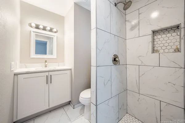 $2,100 | 810 East Euclid Avenue, San Antonio, TX 78212