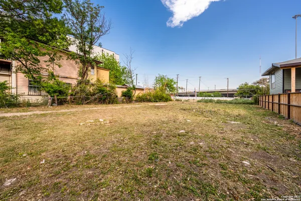 $2,100 | 810 East Euclid Avenue, San Antonio, TX 78212