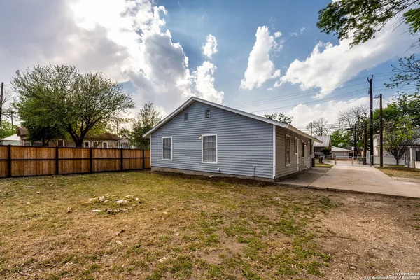 $2,100 | 810 East Euclid Avenue, San Antonio, TX 78212