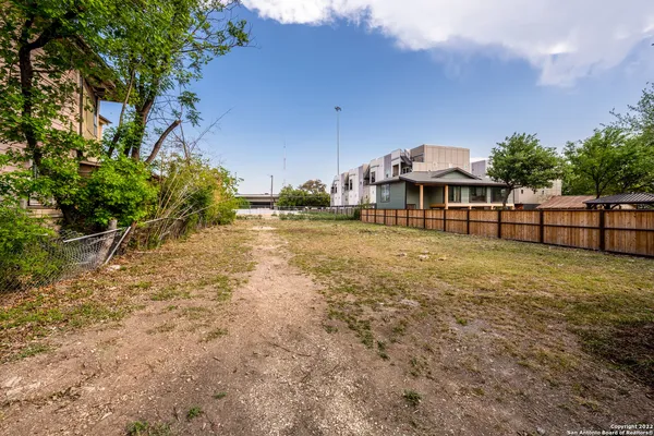 $2,100 | 810 East Euclid Avenue, San Antonio, TX 78212
