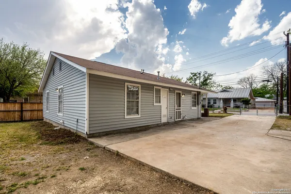 $2,100 | 810 East Euclid Avenue, San Antonio, TX 78212