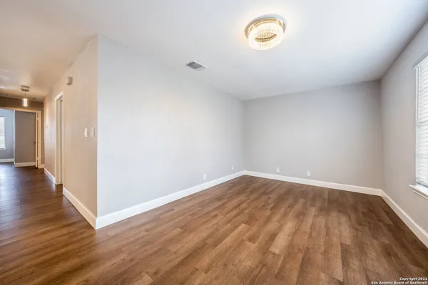 $2,100 | 810 East Euclid Avenue, San Antonio, TX 78212