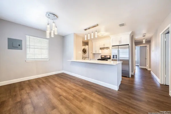 $2,100 | 810 East Euclid Avenue, San Antonio, TX 78212