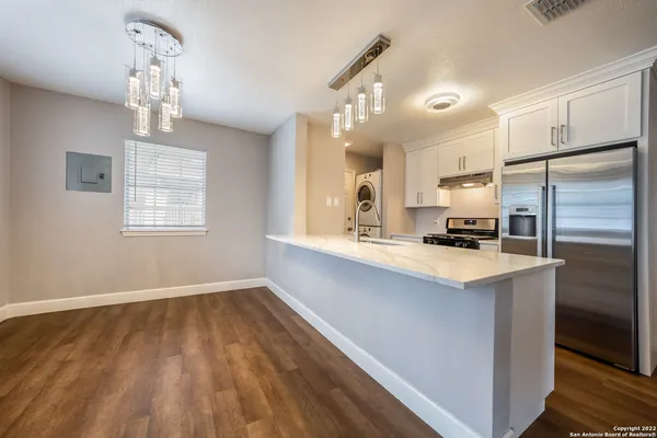 $2,100 | 810 East Euclid Avenue, San Antonio, TX 78212