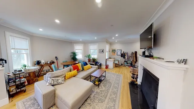 $4,400 | 15 Lanark Road, Unit 3, Brookline, MA 02445