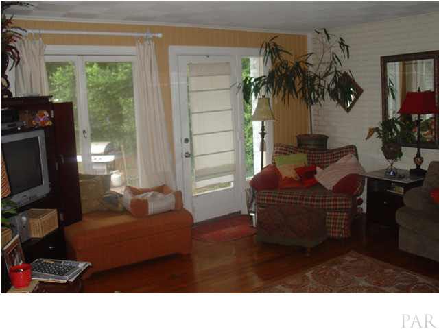 1861 Semur Road Pensacola, FL 32503 - Photo 3 of 15 Light & Bright Greatroom!