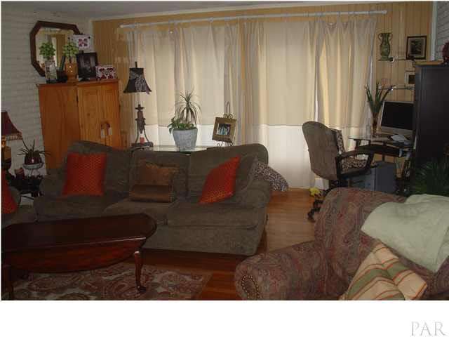 1861 Semur Road Pensacola, FL 32503 - Photo 4 of 15 LARGE Greatroom!