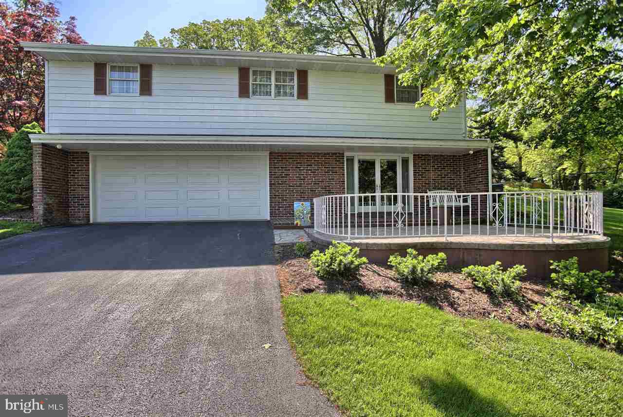 260 Hickory Road Carlisle, PA 17015 - Photo 2 of 25 Gallery Image 2
