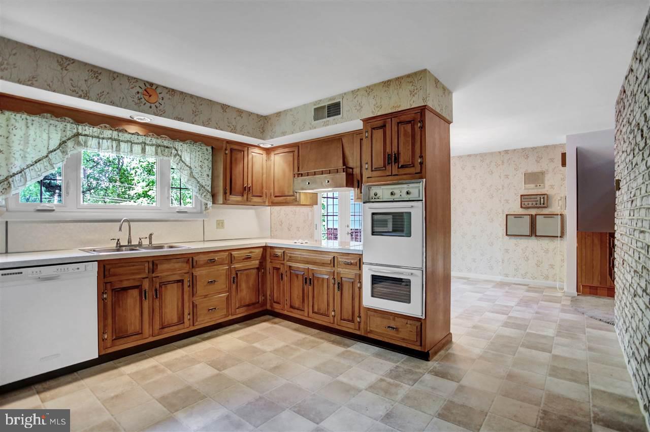 260 Hickory Road Carlisle, PA 17015 - Photo 6 of 25 Gallery Image 6