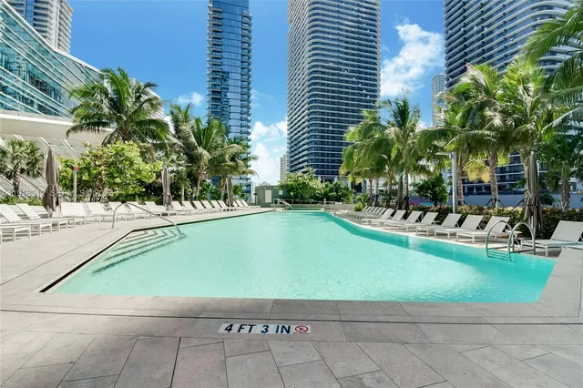 $6,400 | 88 Southwest 7th Street, Unit 2505, Miami, FL 33130
