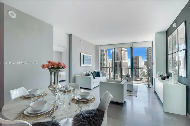 $6,400 | 88 Southwest 7th Street, Unit 2505, Miami, FL 33130