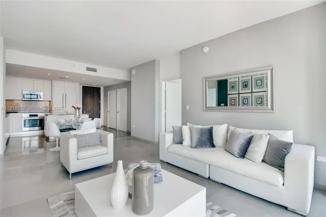 $6,400 | 88 Southwest 7th Street, Unit 2505, Miami, FL 33130