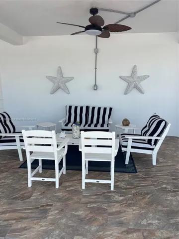 a view of a livingroom with furniture