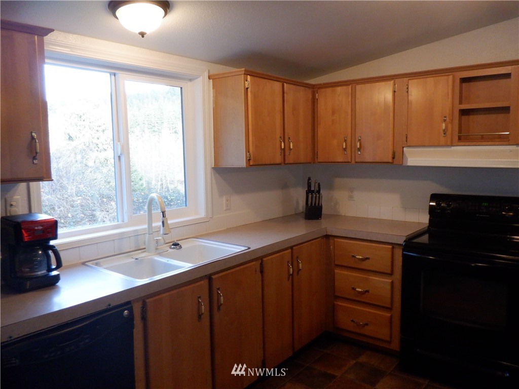 13813 Center Road Quilcene, WA 98376 - Photo 9 of 27