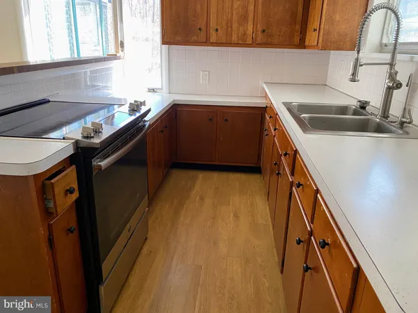 $1,600 | 145 Oak Lane, Coatesville, PA 19320