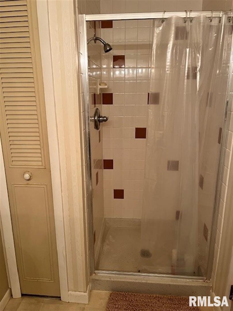 706 Meadow Drive Macomb, IL 61455 - Photo 16 of 39