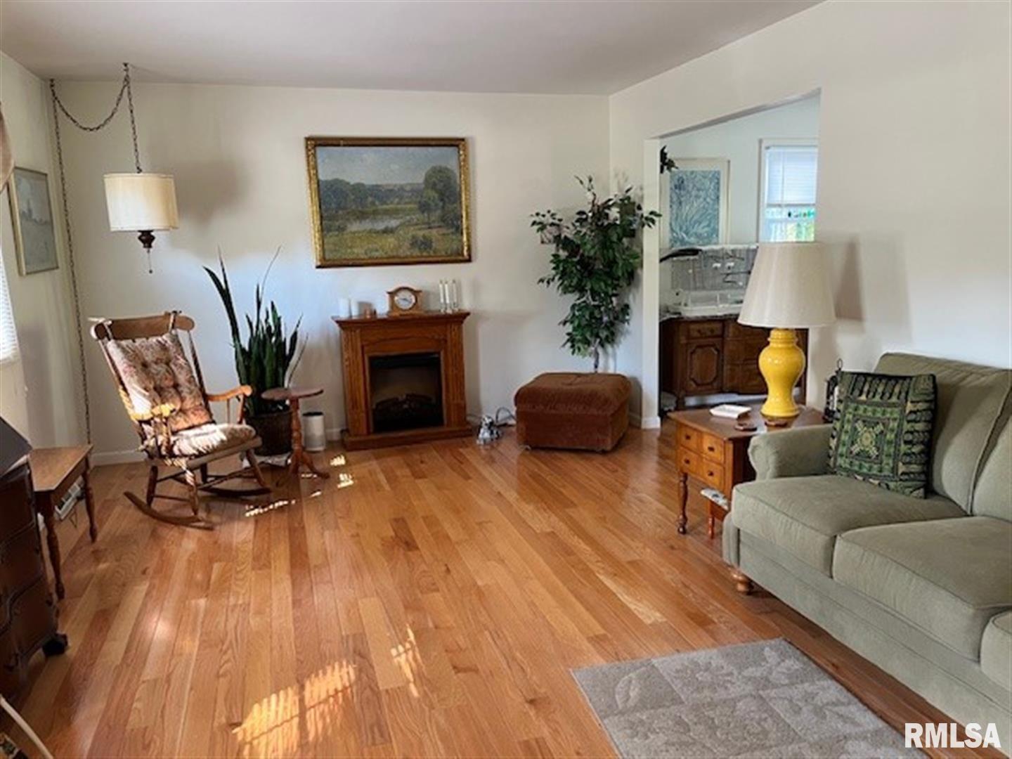 706 Meadow Drive Macomb, IL 61455 - Photo 2 of 39