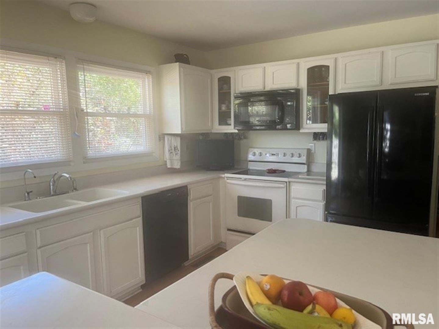 706 Meadow Drive Macomb, IL 61455 - Photo 3 of 39