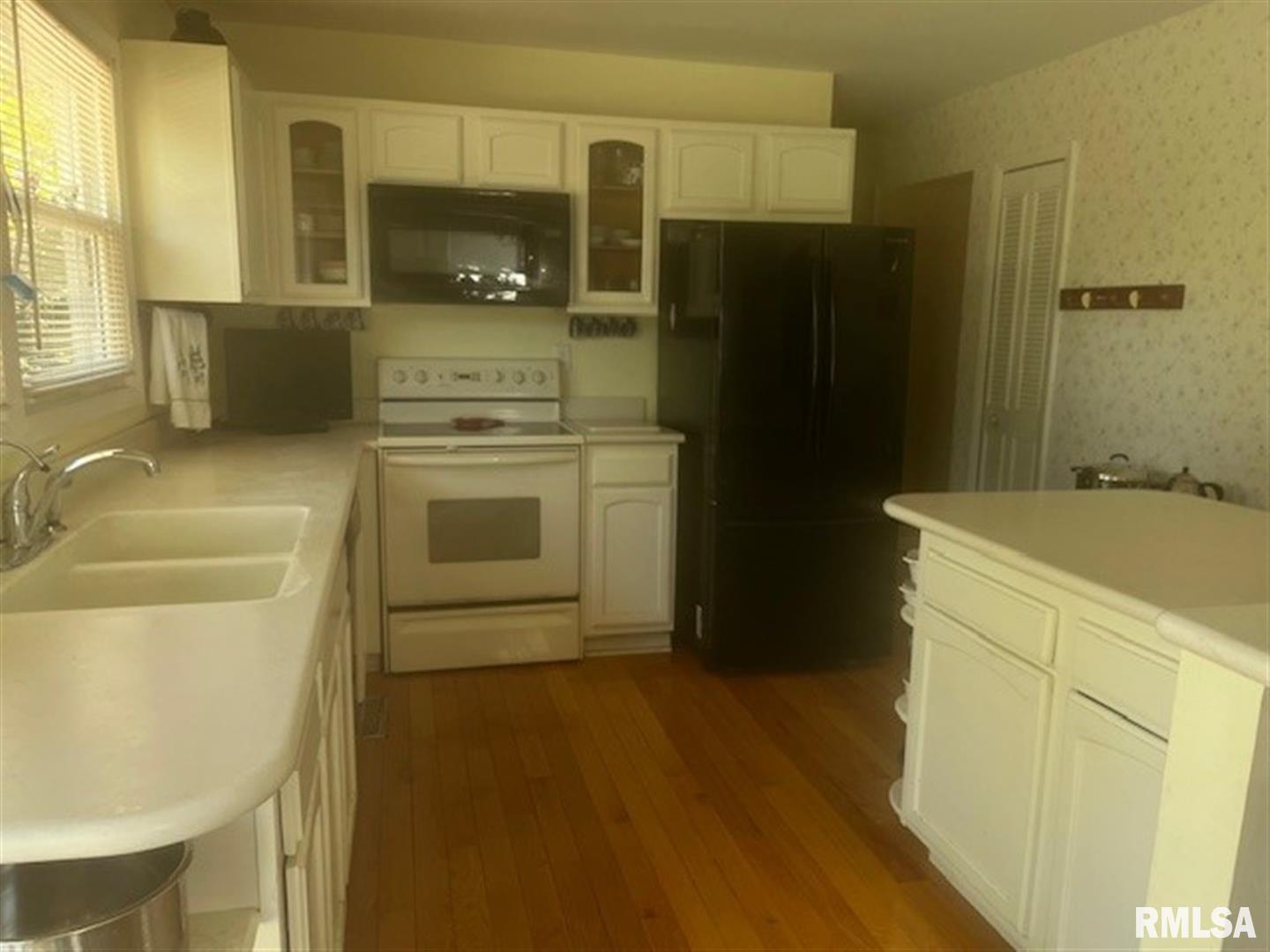 706 Meadow Drive Macomb, IL 61455 - Photo 4 of 39