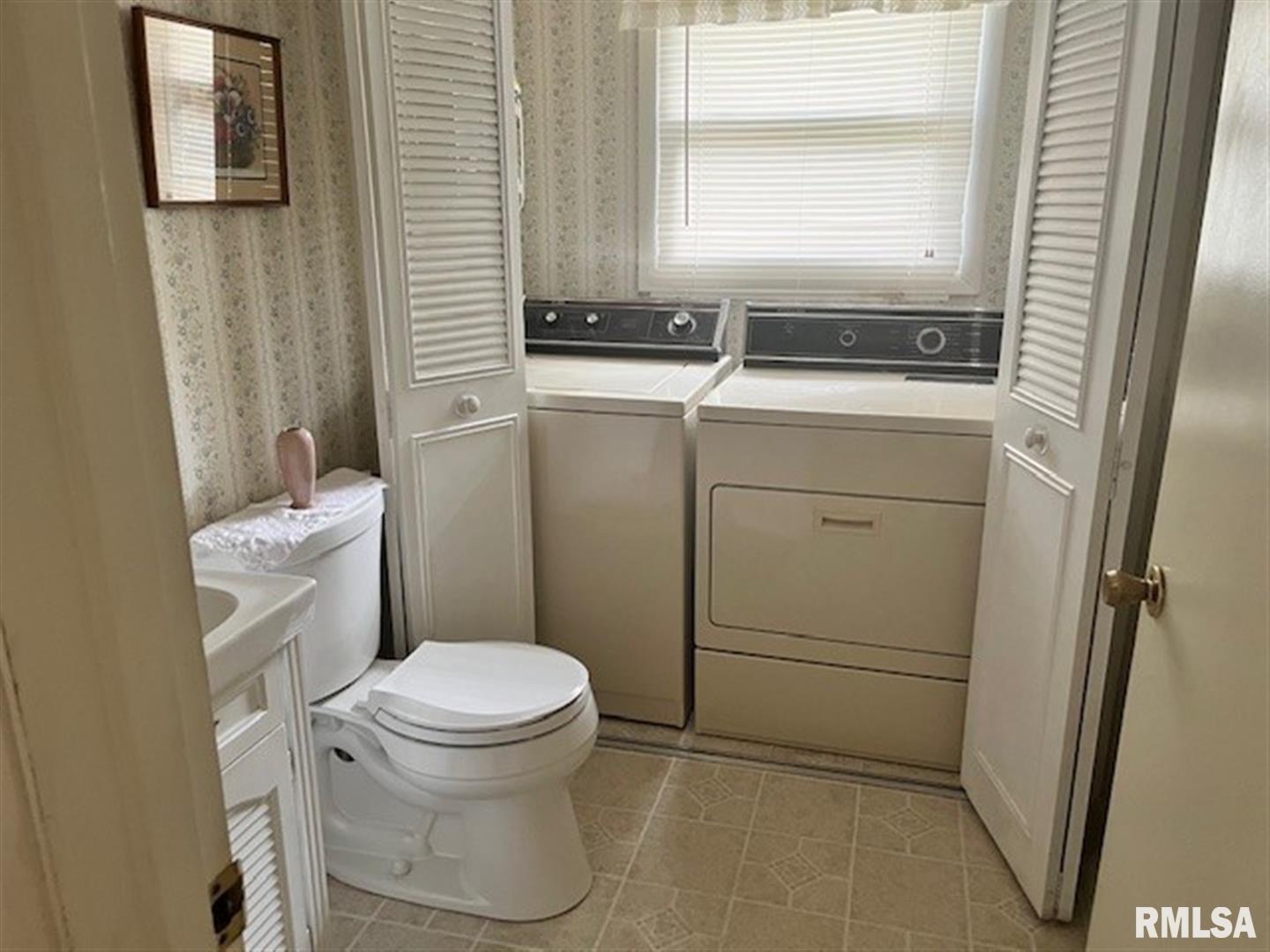 706 Meadow Drive Macomb, IL 61455 - Photo 8 of 39