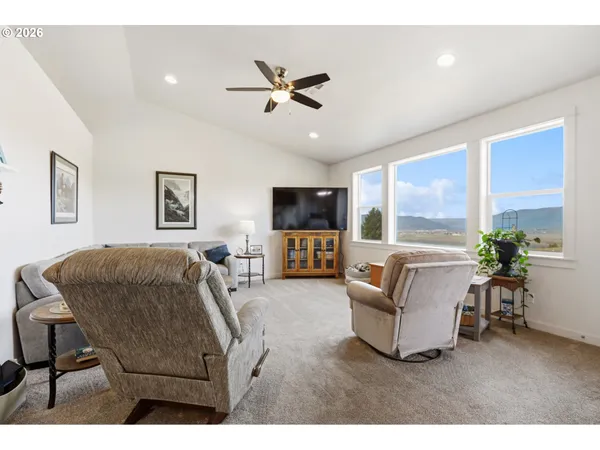 $619,900 | 2549 East 18th Street, The Dalles, OR 97058