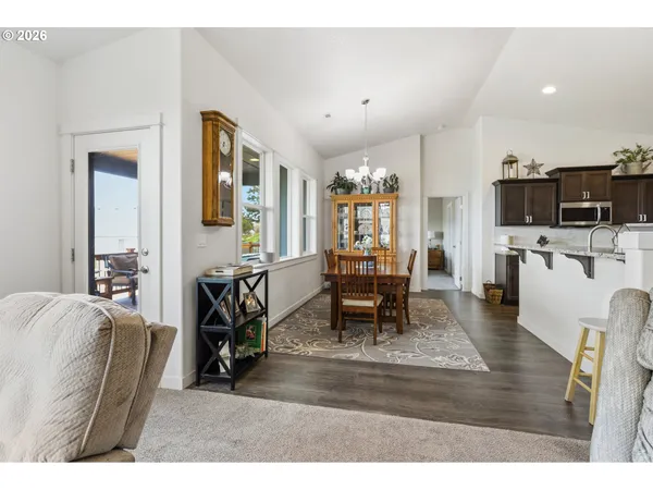 $619,900 | 2549 East 18th Street, The Dalles, OR 97058