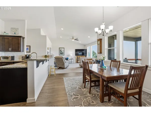 $619,900 | 2549 East 18th Street, The Dalles, OR 97058