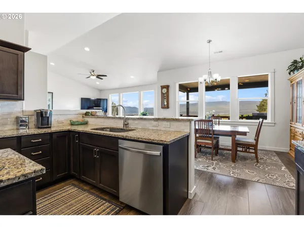 $619,900 | 2549 East 18th Street, The Dalles, OR 97058