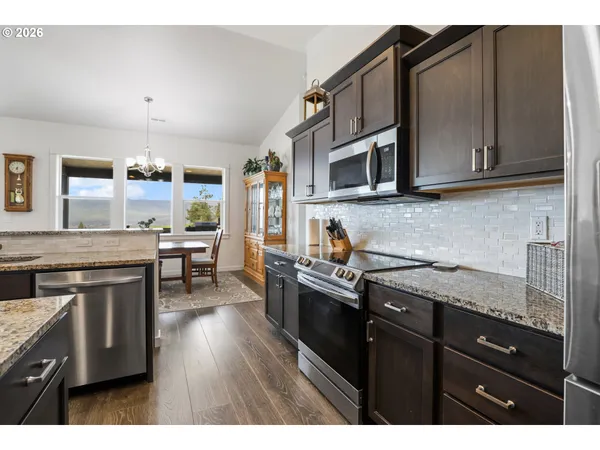 $619,900 | 2549 East 18th Street, The Dalles, OR 97058