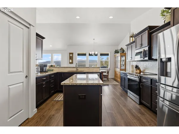 $619,900 | 2549 East 18th Street, The Dalles, OR 97058