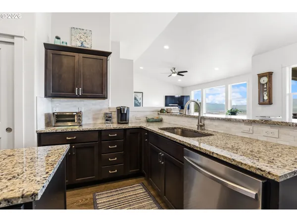 $619,900 | 2549 East 18th Street, The Dalles, OR 97058