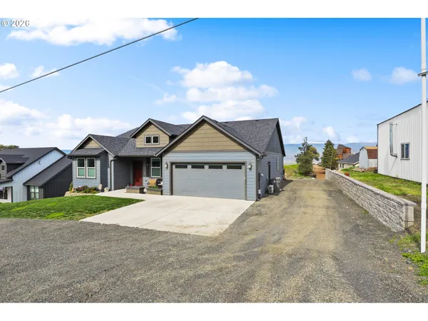 $619,900 | 2549 East 18th Street, The Dalles, OR 97058