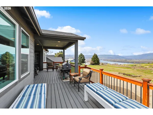 $619,900 | 2549 East 18th Street, The Dalles, OR 97058