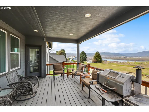 $619,900 | 2549 East 18th Street, The Dalles, OR 97058