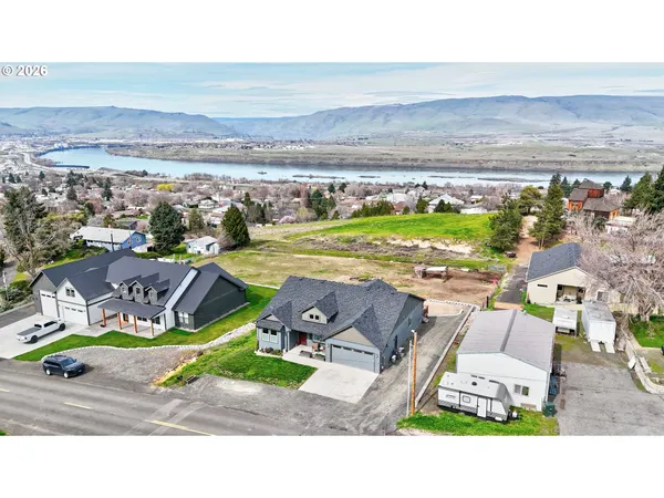$619,900 | 2549 East 18th Street, The Dalles, OR 97058