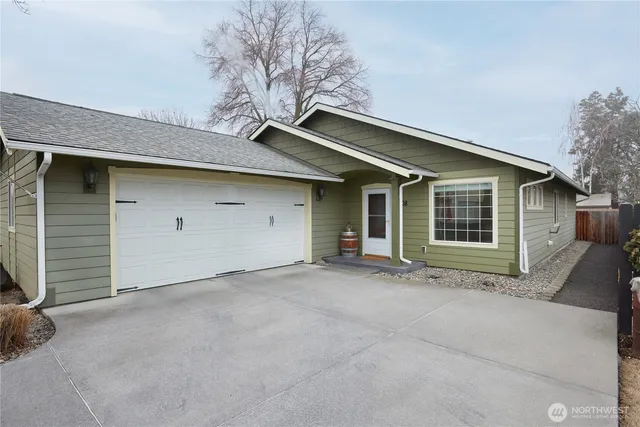 a view of a house with a garage
