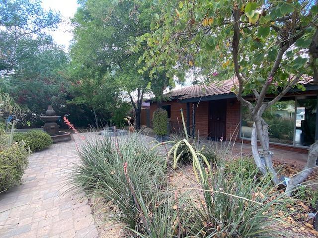 808 East Lamar Road Phoenix, AZ 85014 - Photo 2 of 25 Front Courtyard