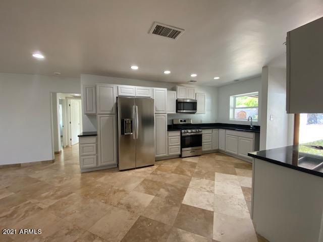 808 East Lamar Road Phoenix, AZ 85014 - Photo 8 of 25 IMG_9990