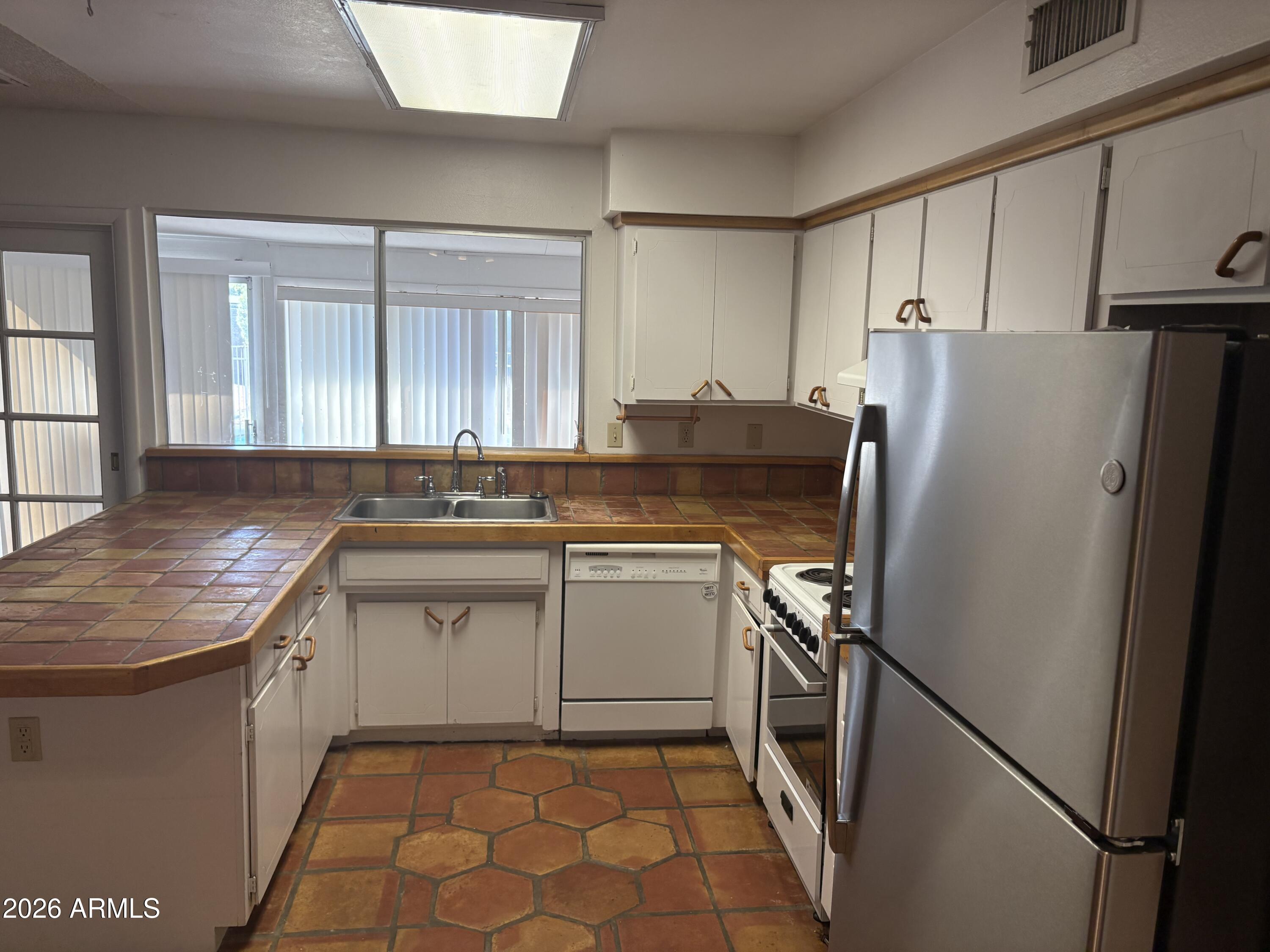 2020 East Rice Drive Tempe, AZ 85283 - Photo 4 of 17 IMG_2364